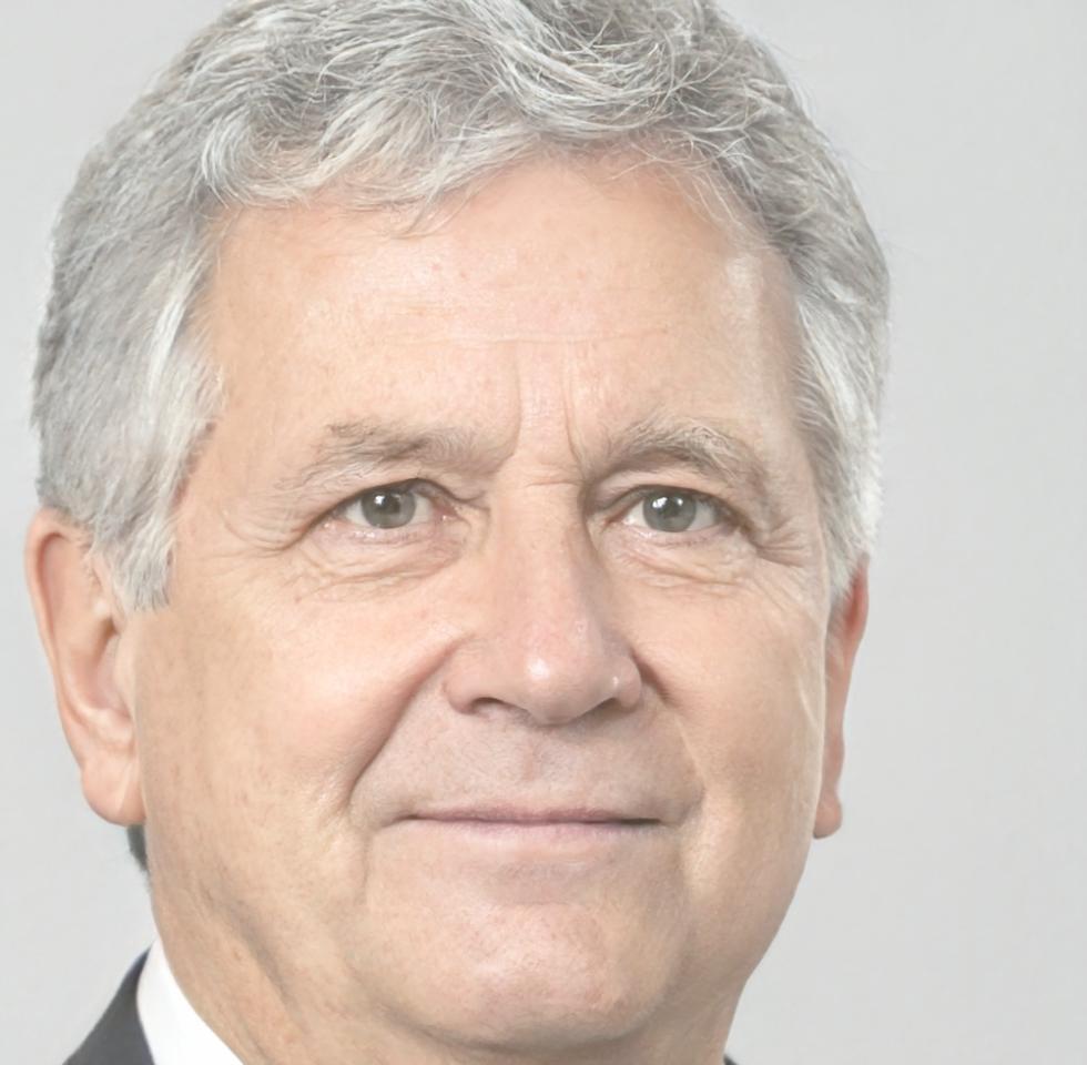 Instructor Rafael Navarro